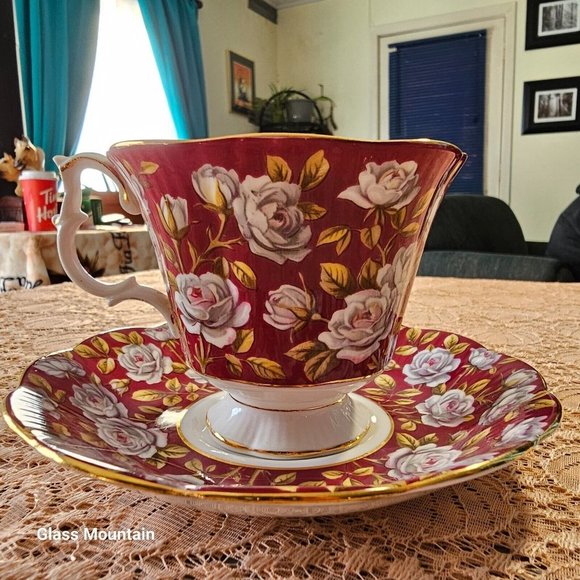 SOLD - Vintage Royal Albert Merrie England Bone China Balmoral Teacup & Saucer - Picture 2 of 6